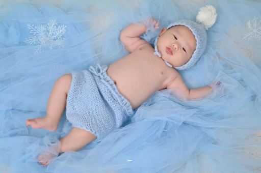 章丘三个月宝宝挠耳朵 章丘三个月宝宝挠耳朵