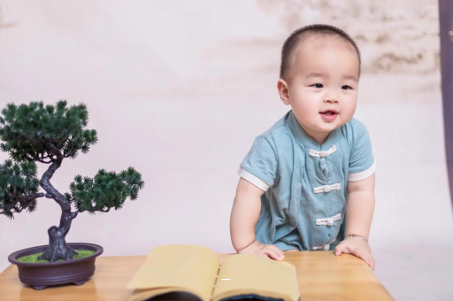 章丘六个月宝宝摇头正常吗