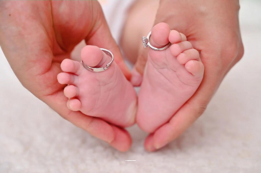 章丘怀孕肚子一边高一边低